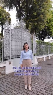 In #fortedeimarmi access is built on trust. Owners here want to know who is coming to view their property. They don’t only ask about your budget. They want to know if you understand the culture of Forte dei Marmi. They want to see if you respect their property. 
In this market it is crucial to be introduced by the right people. Make sure you choose someone who understands the local culture and your international mindset. 

If you are interested in buying a property in Forte dei Marmi, fill in my private form for your personalized property search. Link in bio. 

#luxuryrealestateitaly #propertyfinderitaly #luxuryrealestate #offmarkethomes